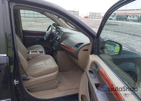 2016 Chrysler Town & Country Touring z USA, uszkodzony, nr VIN 2C4RC1BGXGR295459